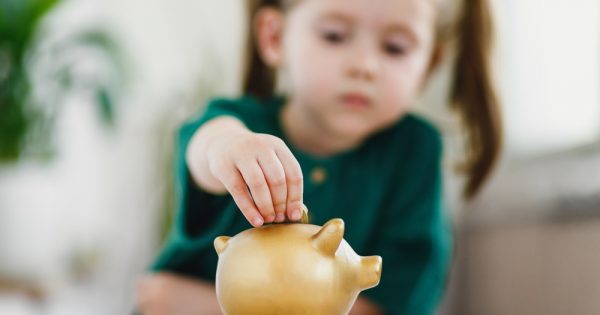 Argent de poche : 7 familles sur 10 en Italie en donnent à leurs enfants