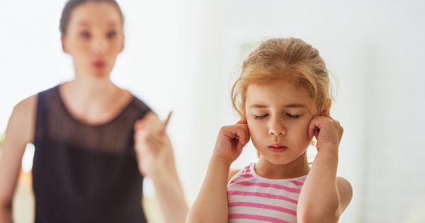 Conflits entre enfant et adulte : comment les gérer grâce aux questions magiques