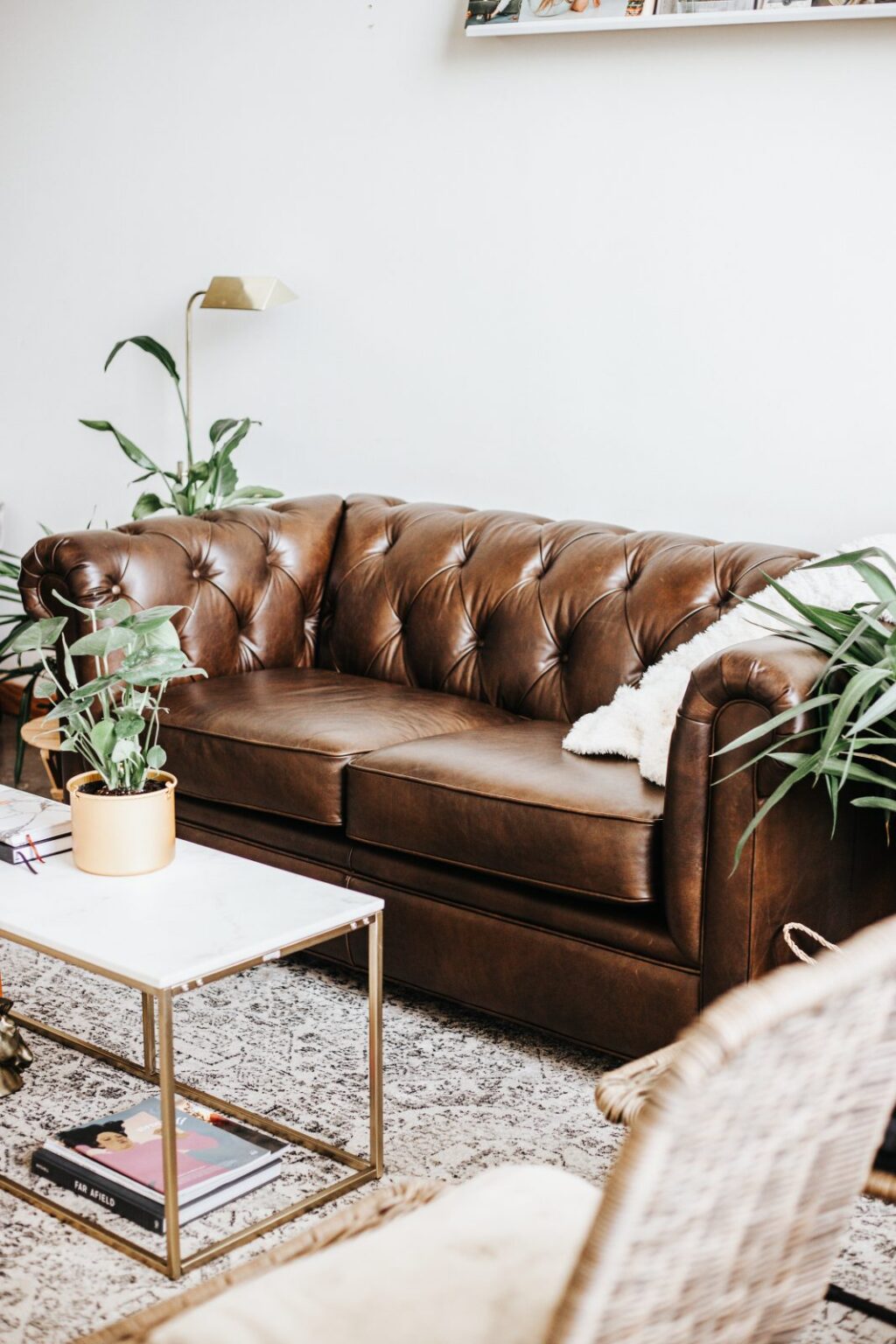 Des idées de petits appartements qui vous feront dire WOW pottery barn leather couch