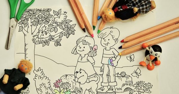 École, initiative de solidarité à Novara : des sacs à dos pour tous les élèves à un prix symbolique