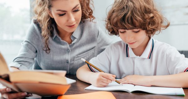 Enfants et école : sommes-nous vraiment des parents chasse-neige ?