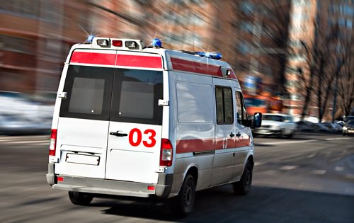 Tragédie à Trévise : un père tombe dans les escaliers avec son bébé dans les bras. Martino meurt à 2 mois