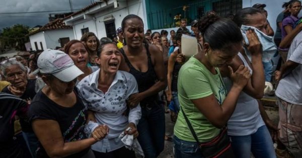 Venezuela : les enfants qui meurent de malnutrition sont enterrés dans des boîtes