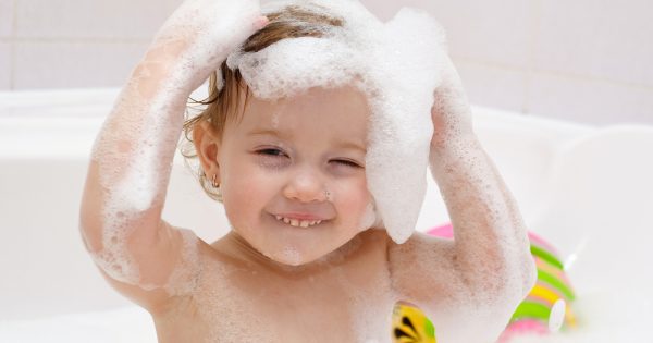 3 raisons pour lesquelles les bébés aiment le bain