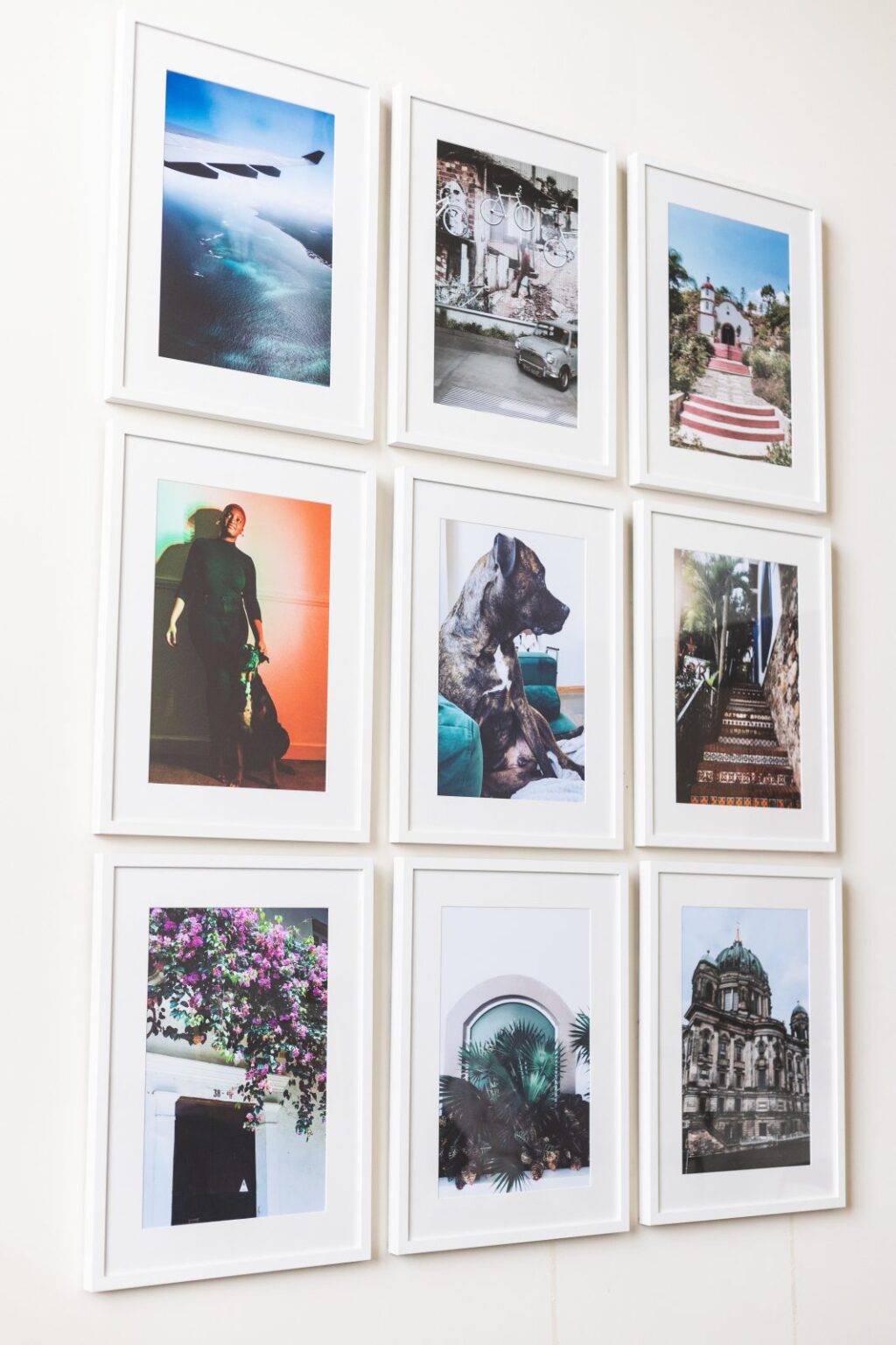 4 façons d’ajouter de la personnalité à votre chambre floor to ceiling framebridge gallery wall theurbanrealist