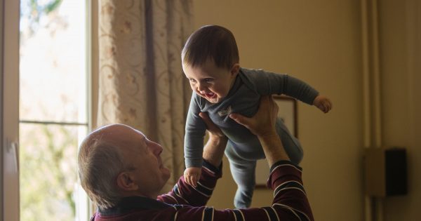 Garde d'enfants par les grands-parents : avantages et inconvénients pour votre enfant