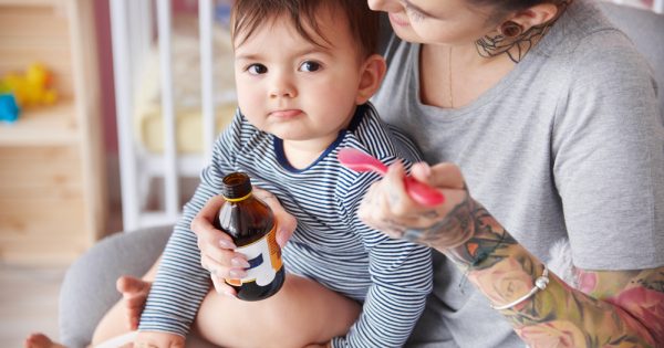 Médicaments pour enfants : administrez-les avec ces conseils