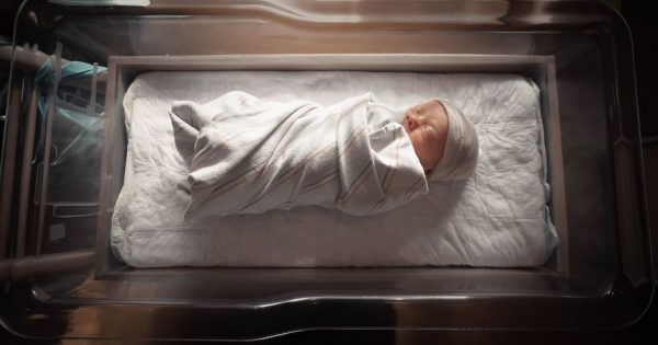 Nouveau-nés abandonnés : données en Italie