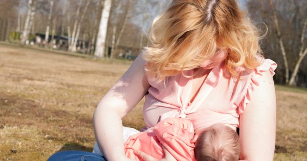 Allaitement en public : brisons certains tabous !