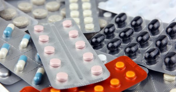 Des bactéries de plus en plus résistantes aux antibiotiques : une urgence Des bactéries de plus en plus résistantes aux antibiotiques : une urgence