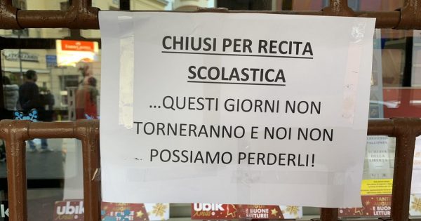 Fermé pour le jeu : le panneau devient viral