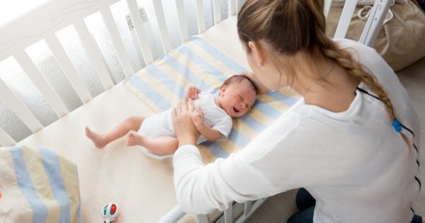 Payer une baby-sitter pour ne pas se réveiller la nuit : le choix d'une mère