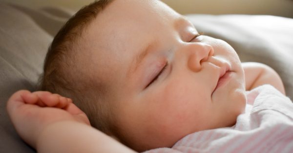 Sommeil de bébé : quelles sont les erreurs les plus courantes ?