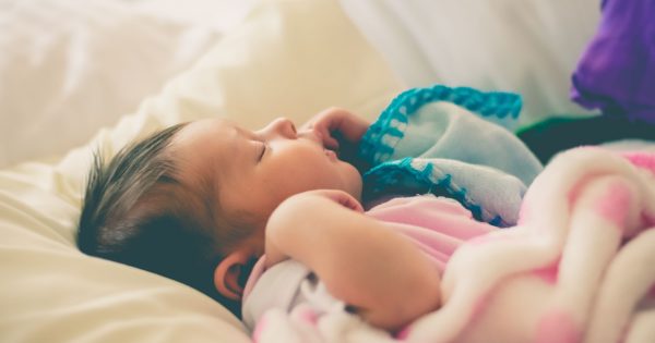 L'heure du coucher : un remède naturel pour aider les bébés à mieux dormir