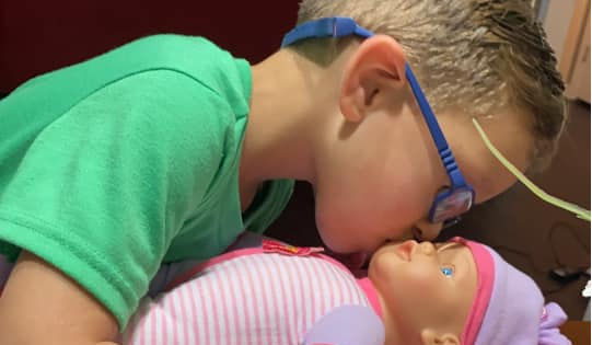 Maman m'achète une poupée : je veux être le meilleur papa du monde !