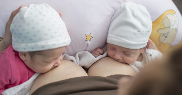 Allaiter des jumeaux ? Une question de pratique
