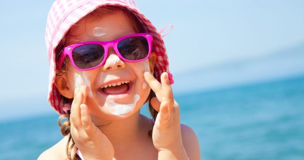 Crèmes solaires pour enfants : conseils et astuces utiles Crèmes solaires pour enfants : conseils et astuces utiles