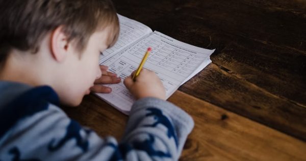 "Maman, je ferai mes devoirs plus tard !"