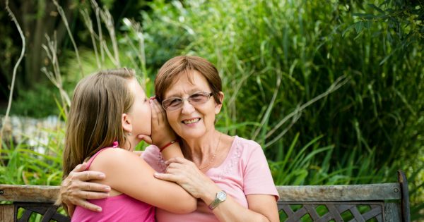 Les grands-parents : bouée de sauvetage ou obstacle à l’éducation ? Les grands-parents : bouée de sauvetage ou obstacle à l'éducation ?