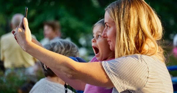 Photos d'enfants sur le web, une loi en France pour limiter le sharenting