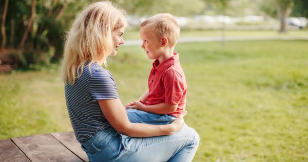 Comprendre les enfants ? Le bon parent apprend à écouter