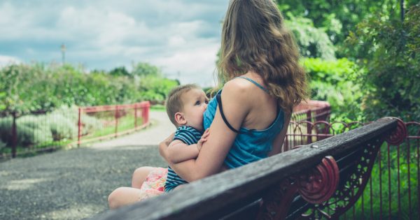 L'allaitement en public : un geste qui demande encore à être expliqué