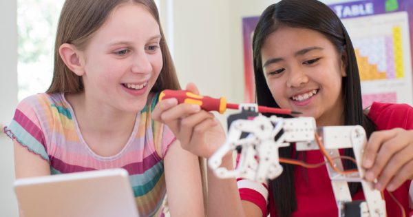 Les filles et les STIM, une réaction excessive ? Non, et je vais expliquer pourquoi Les filles et les STIM, une réaction excessive ? Non, et je vais expliquer pourquoi