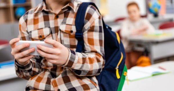 Smartphones en classe : oui ou non ? Smartphones en classe : oui ou non ?