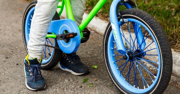 Un enfant à vélo percute et tue une femme âgée, son père risque de payer 200 000 euros