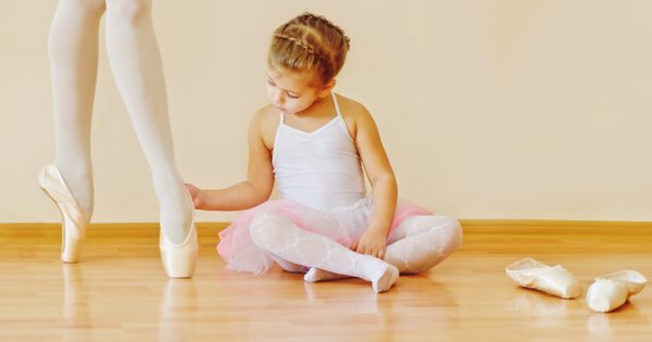 Un enfant trisomique exclu d’un récital de danse : « trop maladroit ». Un enfant trisomique exclu d'un récital de danse : "trop maladroit".