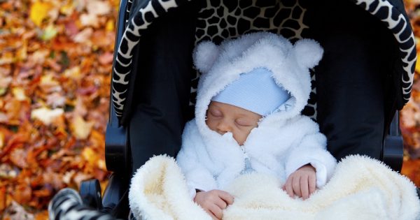 Les bébés en poussette respirent plus de smog que les adultes