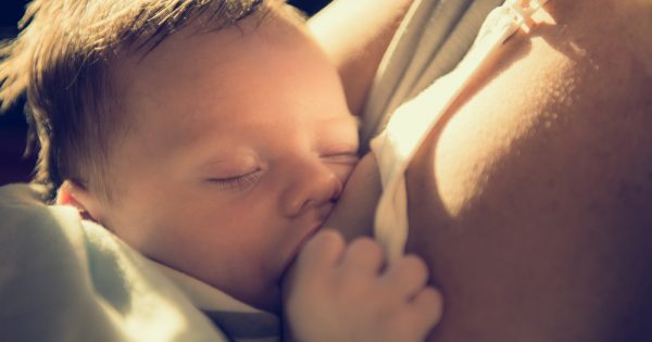 Les médicaments pendant l'allaitement, c'est possible ! Le ministère propose un guide pratique