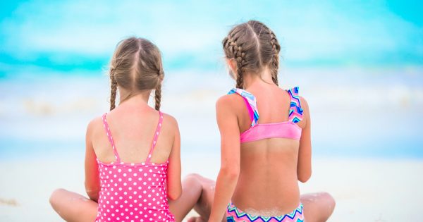 Filles et costumes : de la miniature à la sexualisation du corps