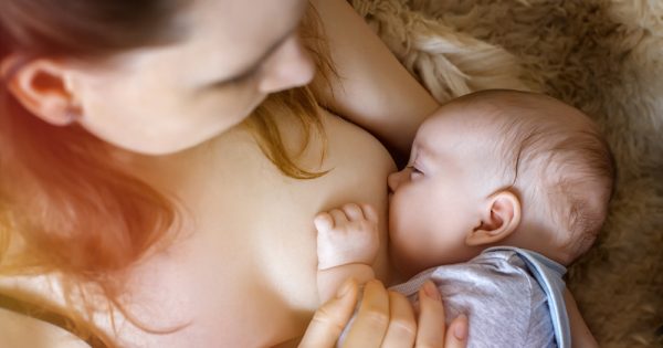 Semaine de l'allaitement maternel 2023 : l'OMS et l'Unicef protègent le droit au travail des nouvelles mères