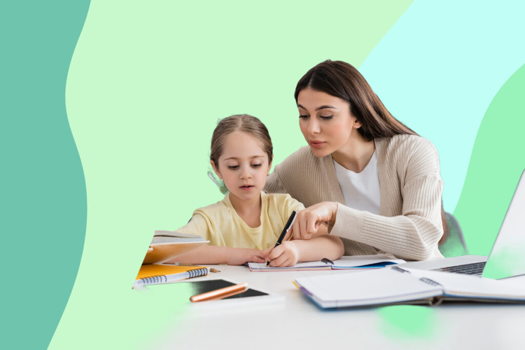 50+ choses que les parents contrôlants disent Controlling mother hover over daughter doing homework