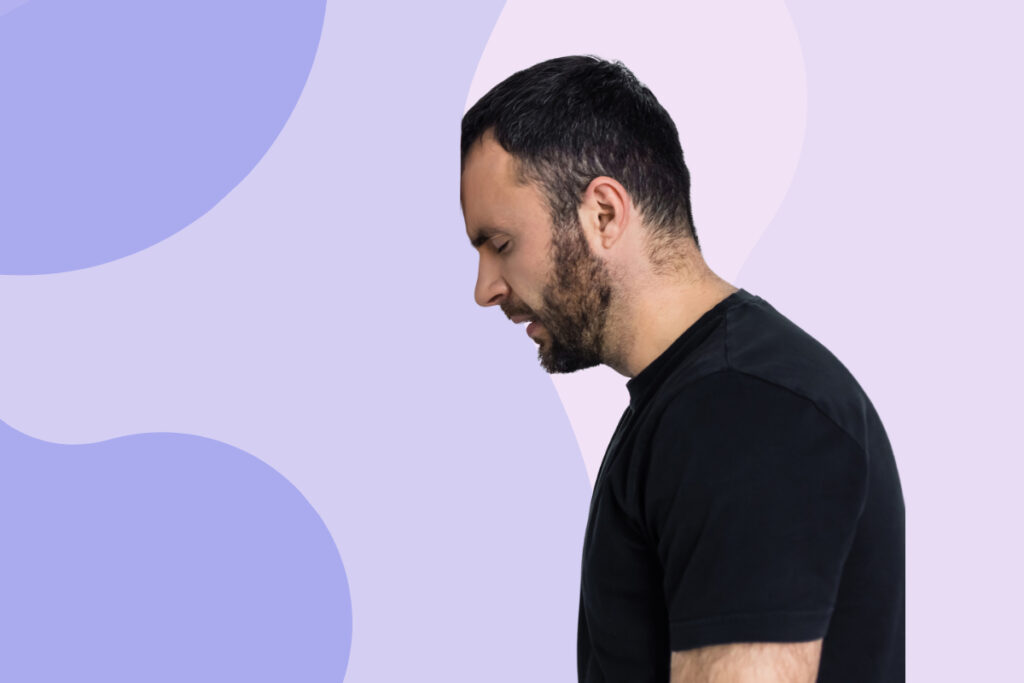 7 Effets négatifs de la suppression des émotions et alternatives saines frustrated man banging his head to the wall to suppress emotions