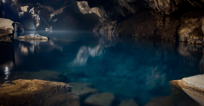 Grjótagjá la scène torride de Jon Snow et Ygritte