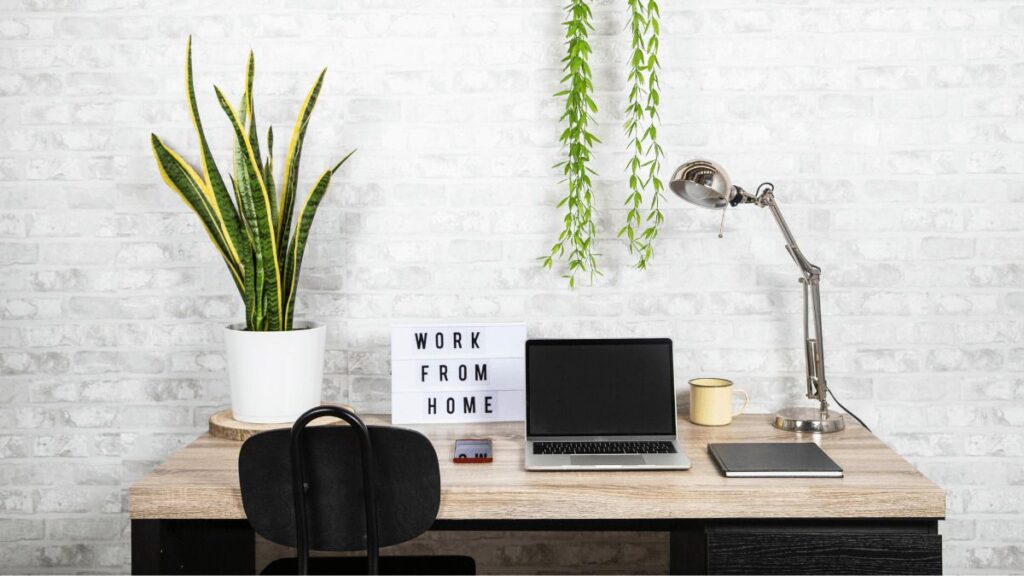 5 idées de Maisons du Monde pour créer un bureau à domicile pour le télétravail 5 ideas de Maisons du Monde para crear una oficina en casa para teletrabajar
