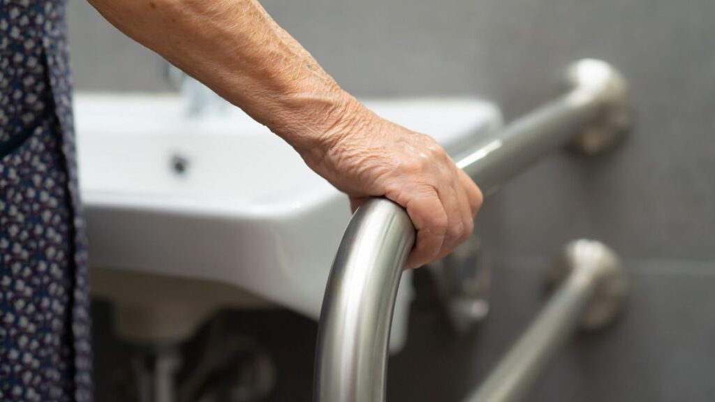 Comment rendre une salle de bain accessible à la maison ? Pas à pas ¿Cómo hacer accesible un baño en casa? Paso a paso