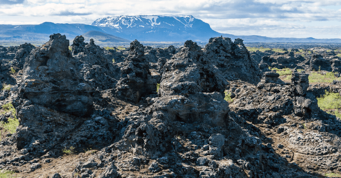 Le camp de l'armée de Mance Rayder à Dimmuborgir, en Islande.
Lieux de tournage de Game of Thrones en Islande