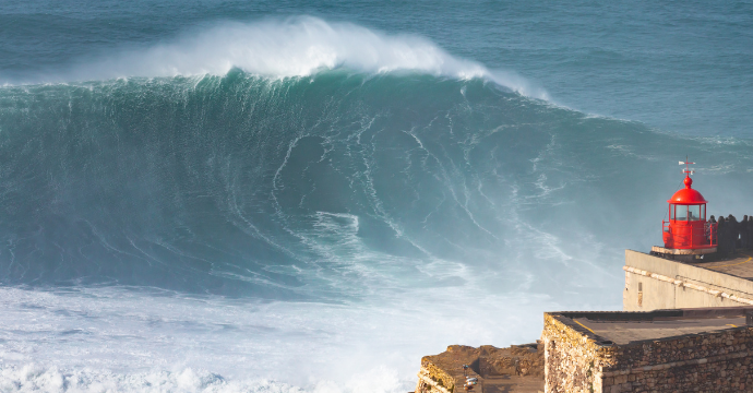surf de grosses vagues Nazare