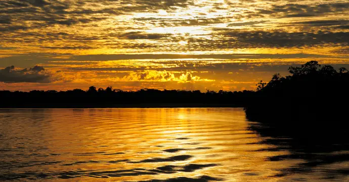 Fleuve Amazone au coucher du soleil