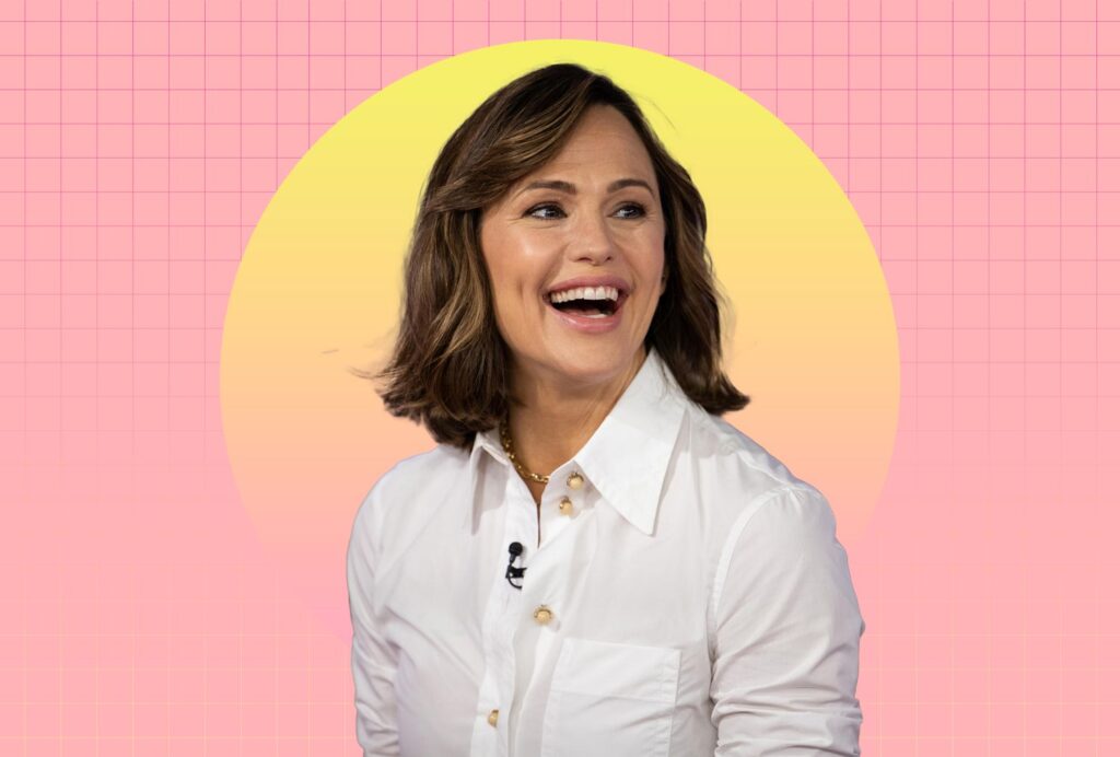 Jennifer Garner vient de nous donner un coup d’œil dans son sac et nous adorons les snacks qu’elle a toujours à portée de main. Jennifer Garner vient de nous donner un coup d'œil dans son sac et nous adorons les snacks qu'elle a toujours à portée de main.