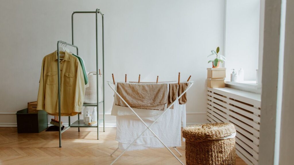 7 idées pour suspendre draps et serviettes quand il pleut 7 ideas para colgar sábanas y toallas cuando llueve