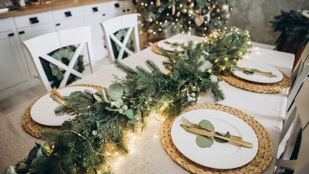 Comment créer une superbe salle à manger pour les repas de Noël Cómo crear un comedor impresionante para las comidas navideñas