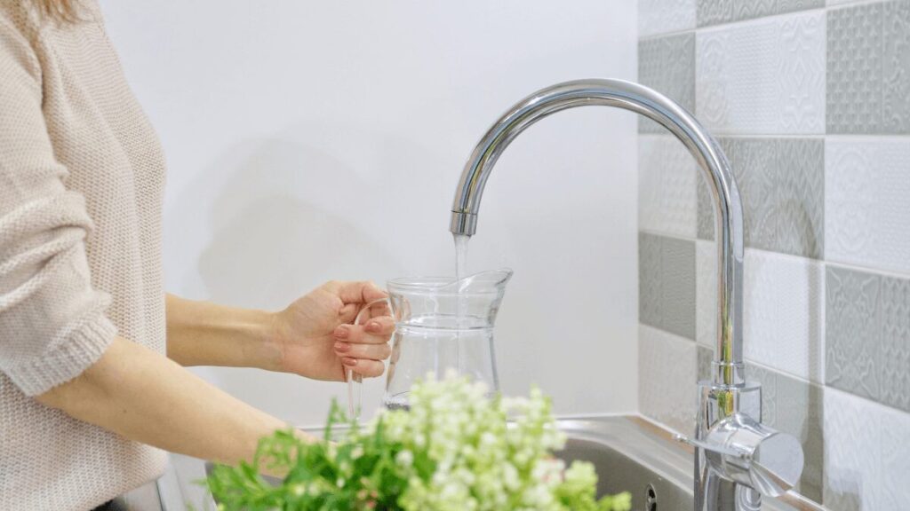 Comment savoir si vous devez changer l'installation d'eau dans une maison Cómo saber si hay que cambiar la instalación de agua de una casa