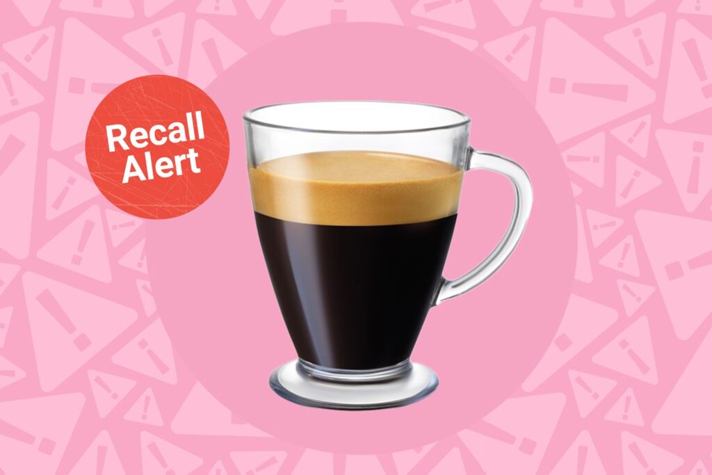 Plus de 550 000 tasses à café en verre rappelées en raison d'un risque de brûlure
