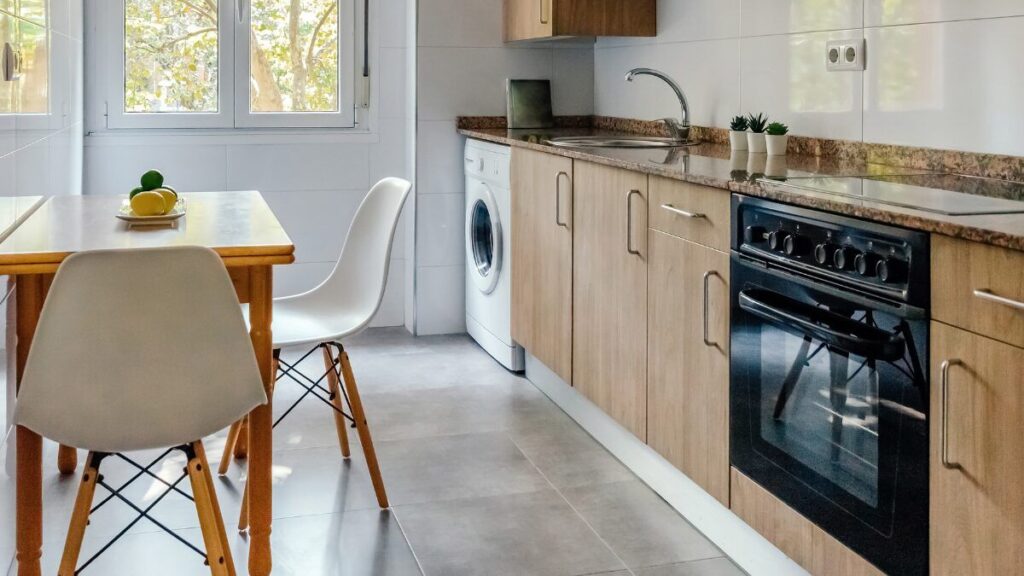 Astuces pratiques pour économiser sur votre facture d'électricité (par appareil) Trucos prácticos para ahorrar en tu factura de la luz (por electrodoméstico)