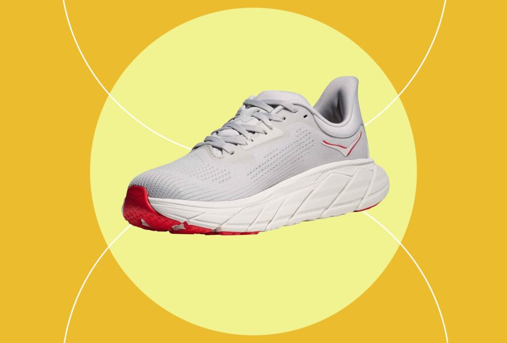 Arahi 7 de Hoka est en vente dans presque toutes les couleurs