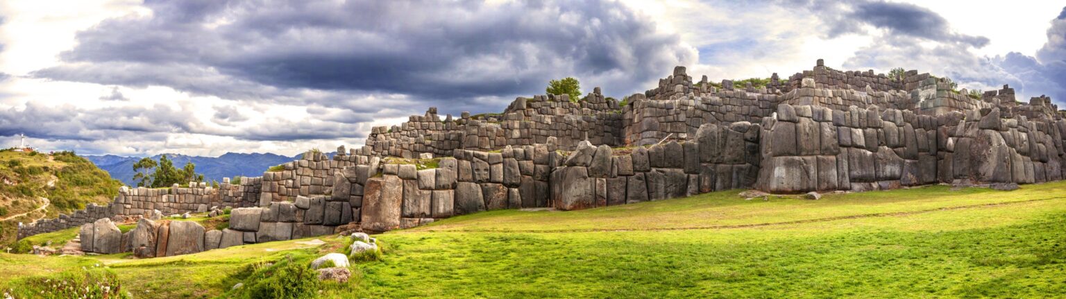 Découvrir Sacsayhuamán: Explorer l'héritage inca au-dessus de Cusco
